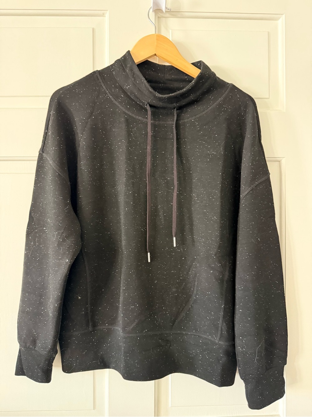 Varley Doublesoft black sweatshirt with white specks - size S